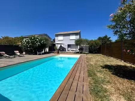 ambès - maison de 82 m2 habitables sur un terrain clos d'environ 596 m2- piscine chauffée-