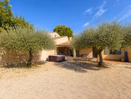 maison de plain-pied avec 3 chambres  garage et terrain piscinable ? carpentras