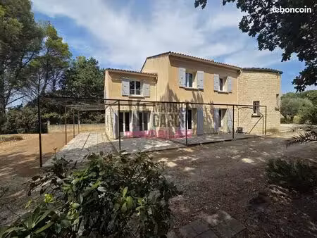 maison 9 pièces 248 m²