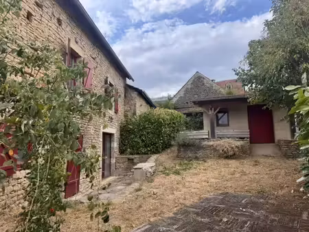 maison de caractère du xv -ème siècle -ancien pigeonnier -terrain clos arboré de 1177m2 -d