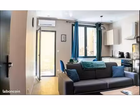 baisse de prix : t2 refait à neuf avec petite terrasse privative