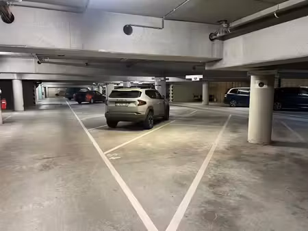 emplacement parking intérieur