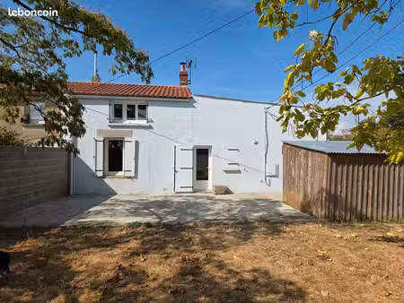 maison de village 3 pièces 70 m2 avec jardin (hors charges comprises)