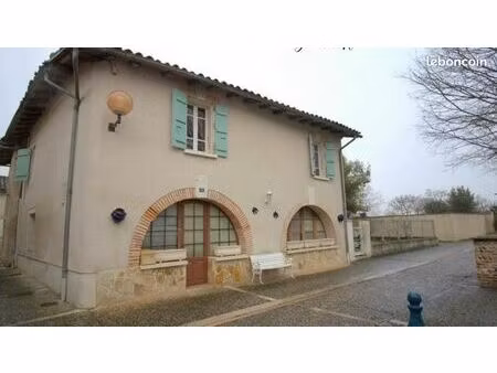 maison individuelle de village   avec jardin et garage