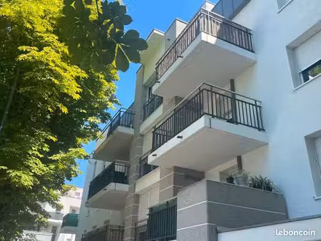t2 45 m² avec terrasse + parking