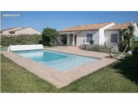 située dans un environnement calme et résidentiel  cette maison de plain-pied offre un cad