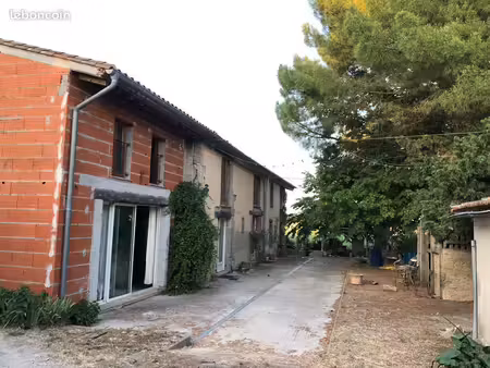 grande maison à la campagne
