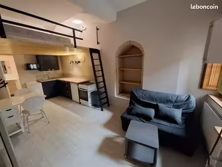 bientôt dispo  studio entièrement rénové meublé