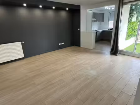 apparemment 3 pièces + terrasse + parking