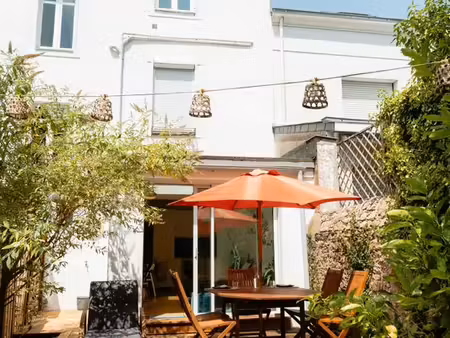 joli 2 pièces meublé avec jardin privatif et terrasse – nantes (hauts-pavés / miséricorde)