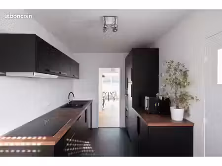 chambre meublée dans t4 de 79m2 avec balcon