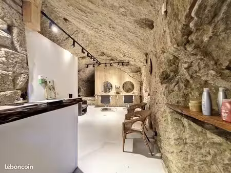 local commercial 44 m² cucuron