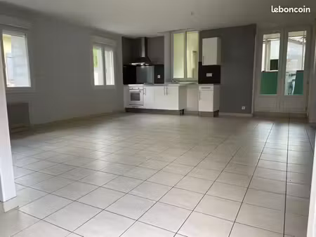 maison de bourg avec garage et jardin