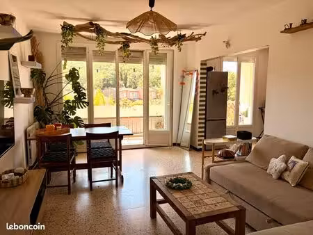 appartement 61 m² – 2 chambres  balcon  vue dégagée  parking et cave – cogolin