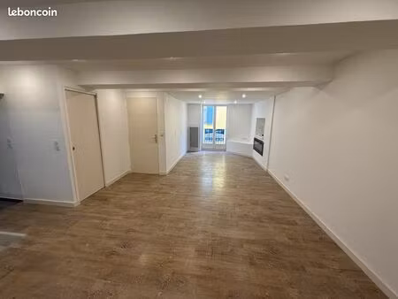 appartement duplex t2 rénové – 68 m² – cœur du village de flayosc