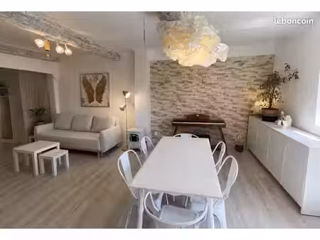 charmant appartement style loft en face du château