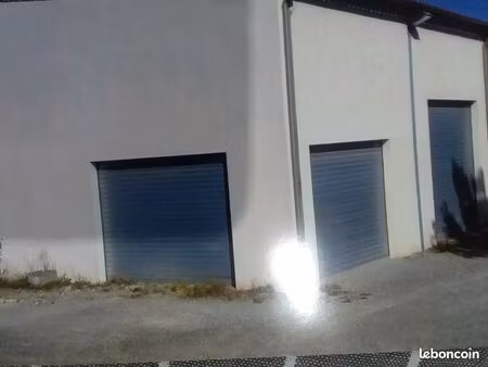 local artisanal ou de stockage 120m2