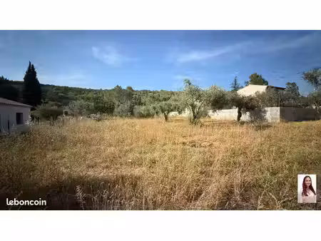 terrain 1 300 m² salernes
