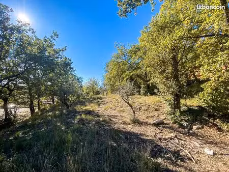 terrain constructible de 1525m²