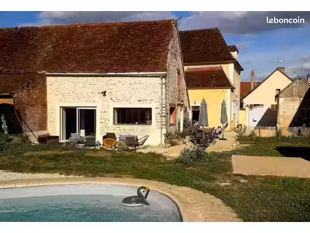 très belle demeure de caractère avec piscine et grand terrain à héry