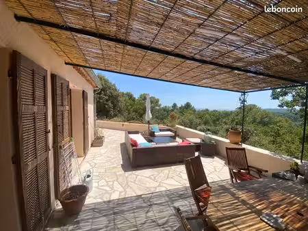 maison de plein pied de 175 m2 avec piscine