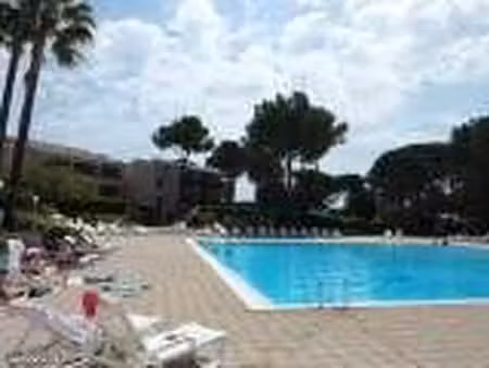 2 pièces st raphael  location à l'année  + piscine  parking+ eau  chauffage  électricité i