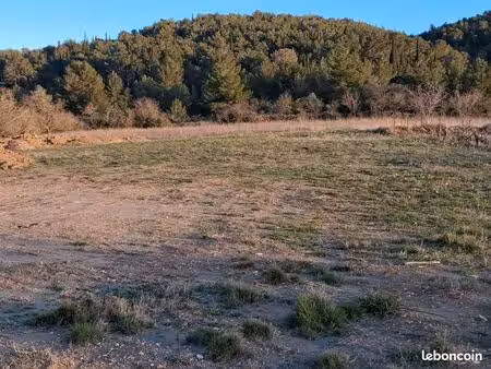 terrain constructible viabilisé de 900m2