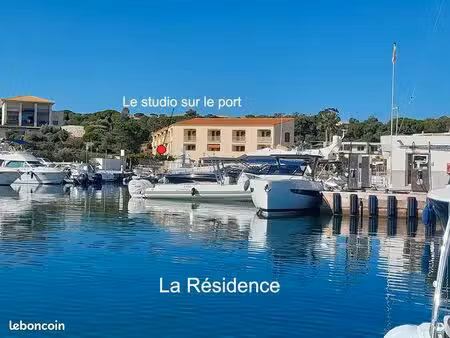 studio au bord de mer