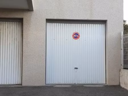 a saisir grand garage rs les pres vert - l' annonciade