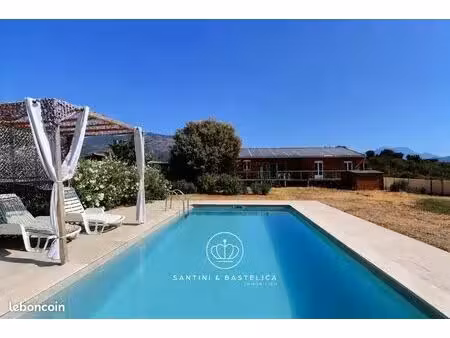 propriété 4 pièces 131 m²