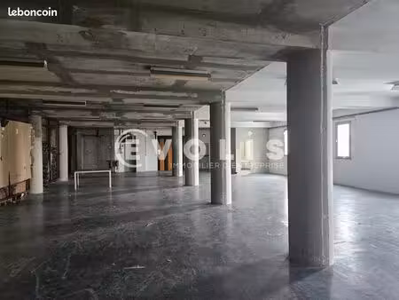 bureau 79 m²