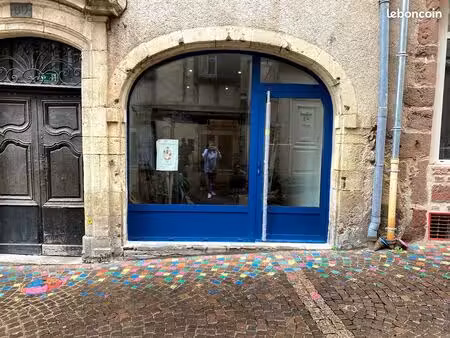 location local commercial