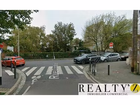 local commercial 288 m²