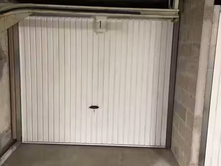 double garage dans le sens de la longueur