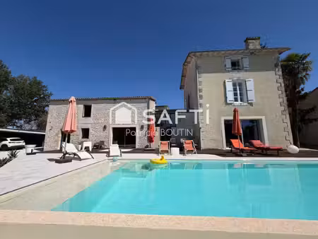 maison en pierre 3 chambres  dépendances et piscine avec vue imprenable a niort !