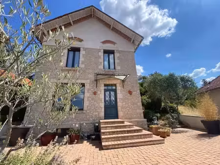 maison de caractère 175 m² habitables avec piscine et jardin paysager