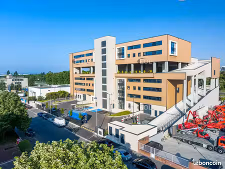 local d'activité 1 387 m²