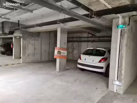 parking/box 15 m² la rochelle