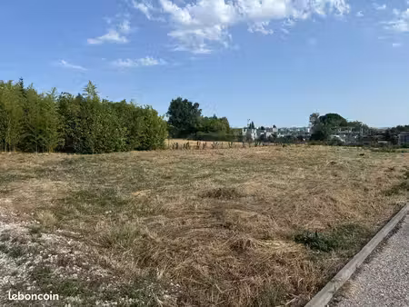 terrain constructible d’environ 850 m² – gond-pontouvre – libre de constructeur