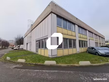 local d'activité 757 m²