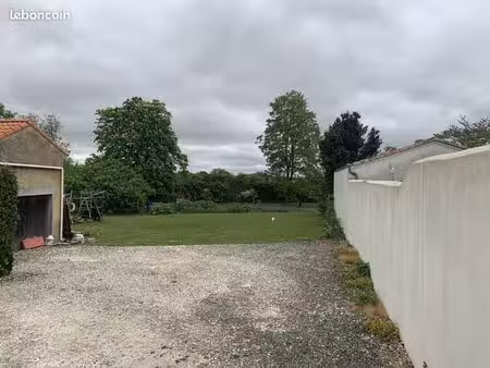 terrain à bâtir de 915 m2 au prix de 120000 à chaillevette (17)