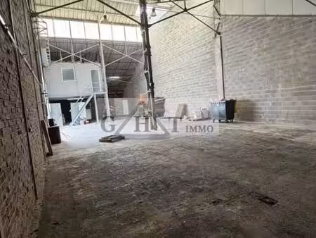 local industriel 300 m²