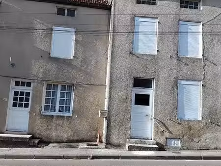 grande maison de village avec 2 entrée