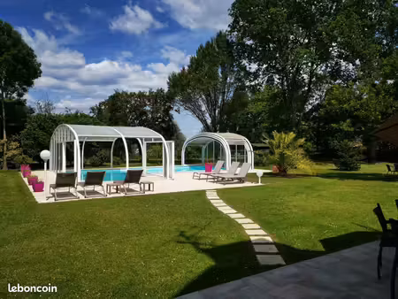 propriété 6 pièces 271 m²