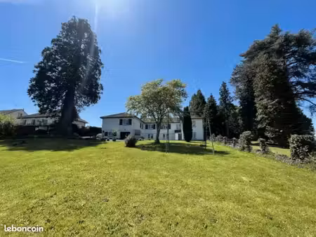 large 6 bedroom detached house/villa