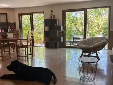 maison en pleine nature avec dépendances