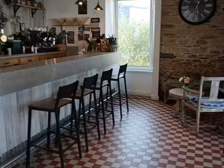 bar 100m² + licence iv incluse - bail commercial  cœur de village