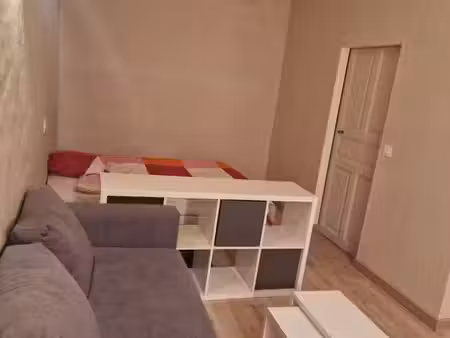 location studio meublé