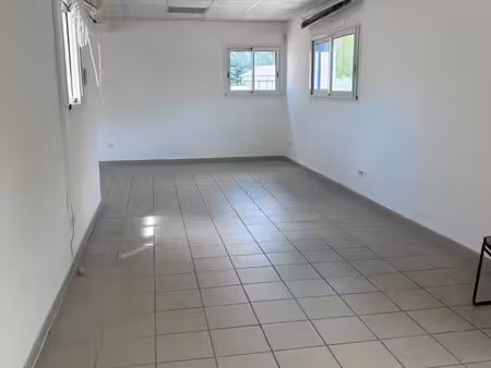 bureau espace de travail à loué