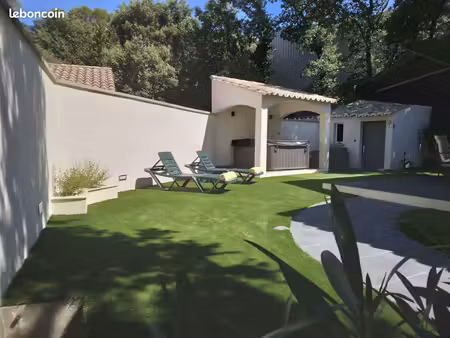 maison meublée 50m2 avec extérieur et parking privé